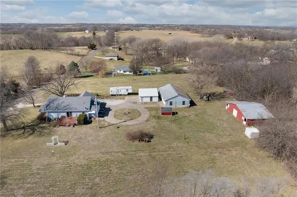 $515,000 | 4211 Cunningham Road Southeast, St. Joseph, MO 64507