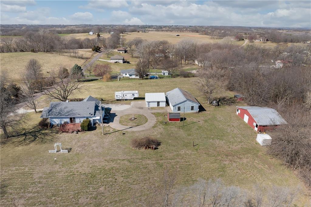 4211 Cunningham Road Southeast St. Joseph, MO 64507 - Photo 5 of 59