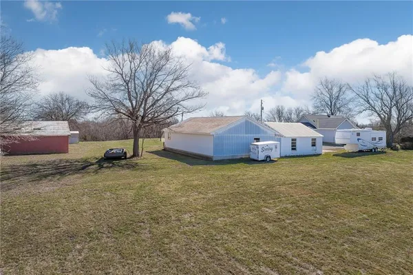 $515,000 | 4211 Cunningham Road Southeast, St. Joseph, MO 64507