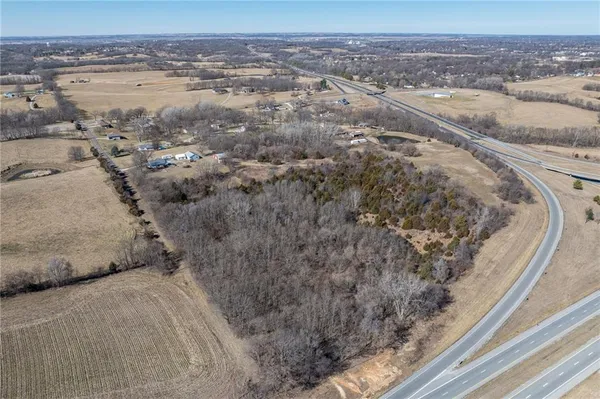 $515,000 | 4211 Cunningham Road Southeast, St. Joseph, MO 64507