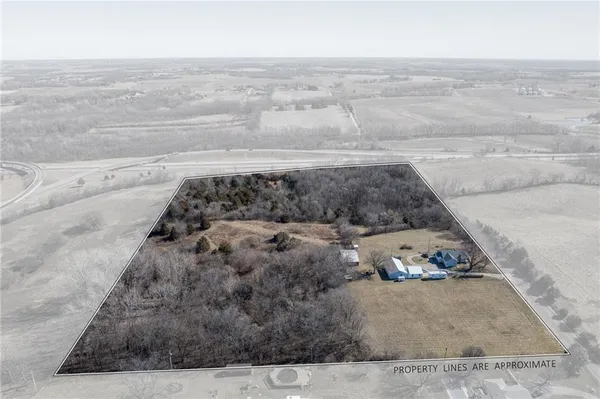 $515,000 | 4211 Cunningham Road Southeast, St. Joseph, MO 64507