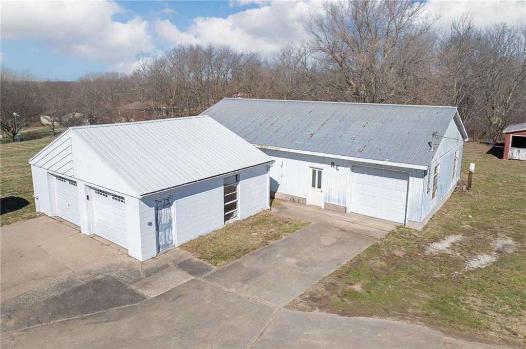 4211 Cunningham Road Southeast St. Joseph, MO 64507 - Photo 9 of 59