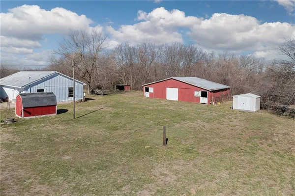 $515,000 | 4211 Cunningham Road Southeast, St. Joseph, MO 64507