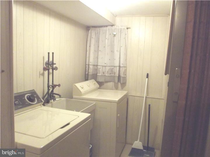 10816 Heflin Road Philadelphia, PA 19154 - Photo 13 of 14 Laundry Room