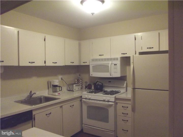 10816 Heflin Road Philadelphia, PA 19154 - Photo 6 of 14 Kitchen