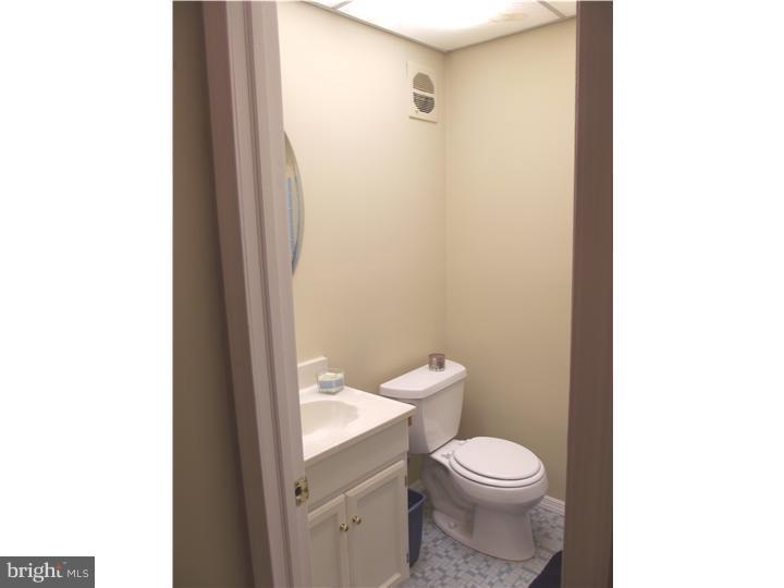 10816 Heflin Road Philadelphia, PA 19154 - Photo 7 of 14 Bathroom