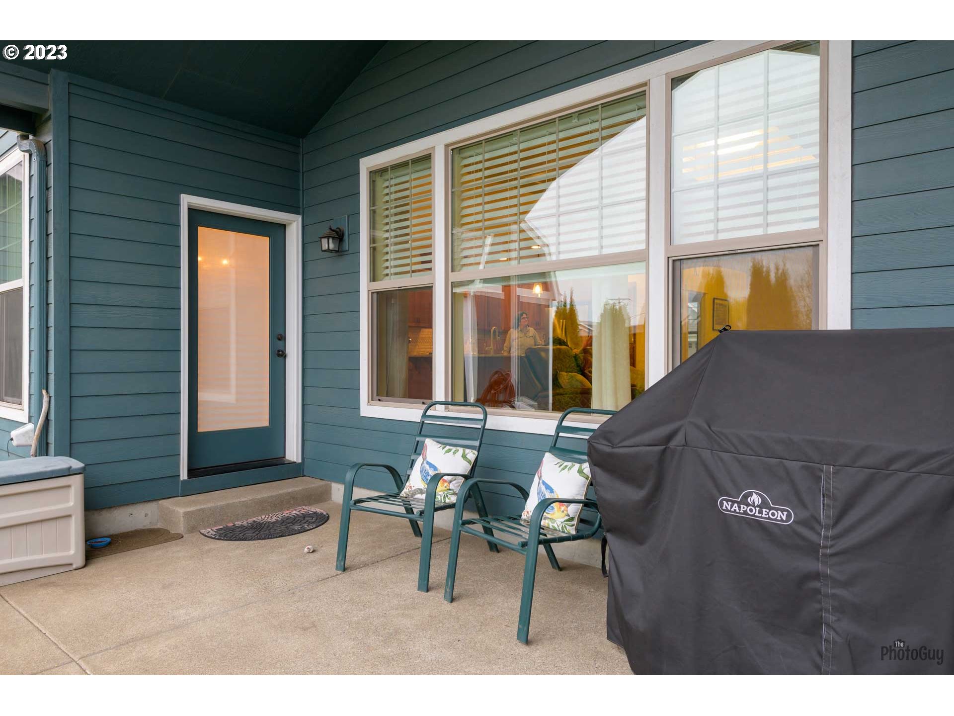 975 Riverstone Lane Springfield, OR 97477 - Photo 22 of 27 a living room with furniture and large windows