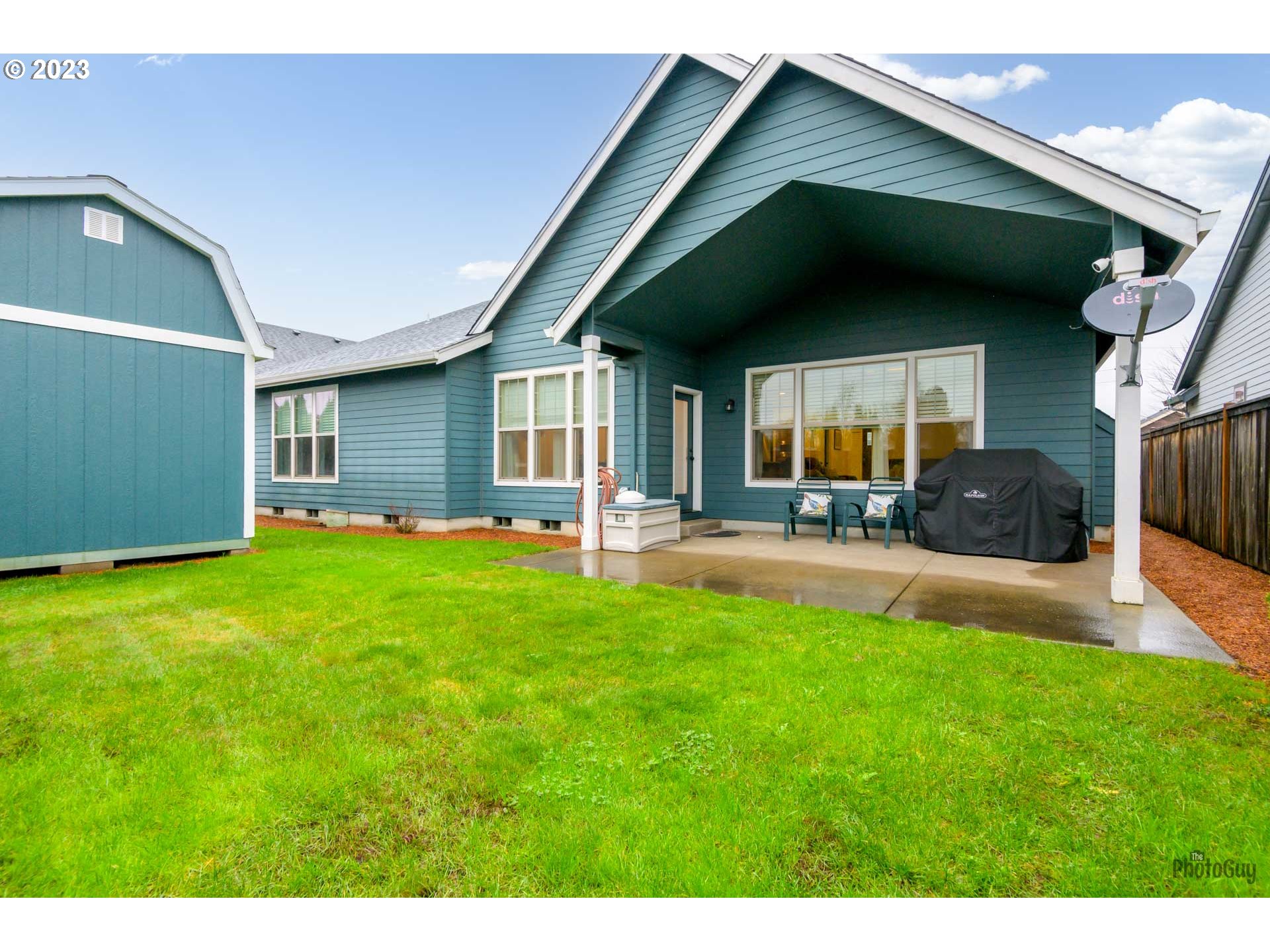 975 Riverstone Lane Springfield, OR 97477 - Photo 25 of 27 a backyard of a house with table and chairs