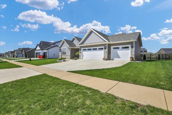 $500,000 | 1709 Littlefield Lane, Mahomet, IL 61853