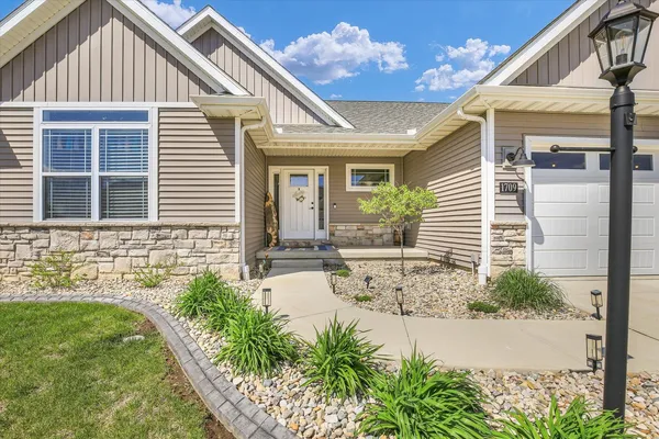 $500,000 | 1709 Littlefield Lane, Mahomet, IL 61853