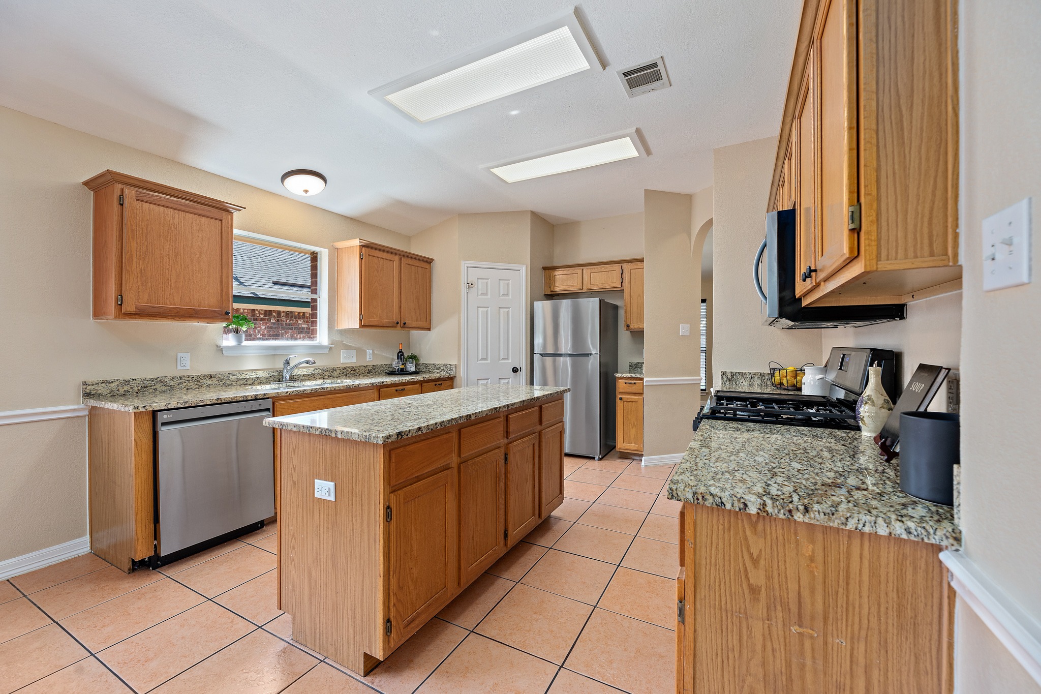 1208 Lochaline Loop Pflugerville, TX 78660 - Photo 12 of 40 Refrigerator is included!