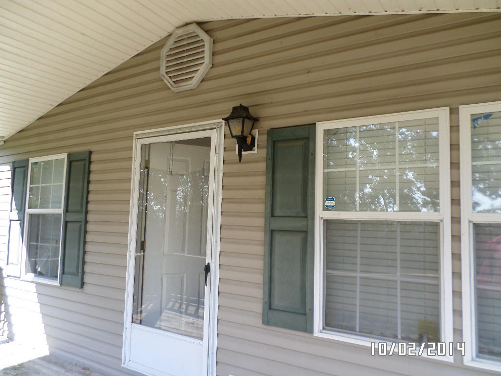 405 Barker Road New Tazewell, TN 37825 - Photo 2 of 22 front door