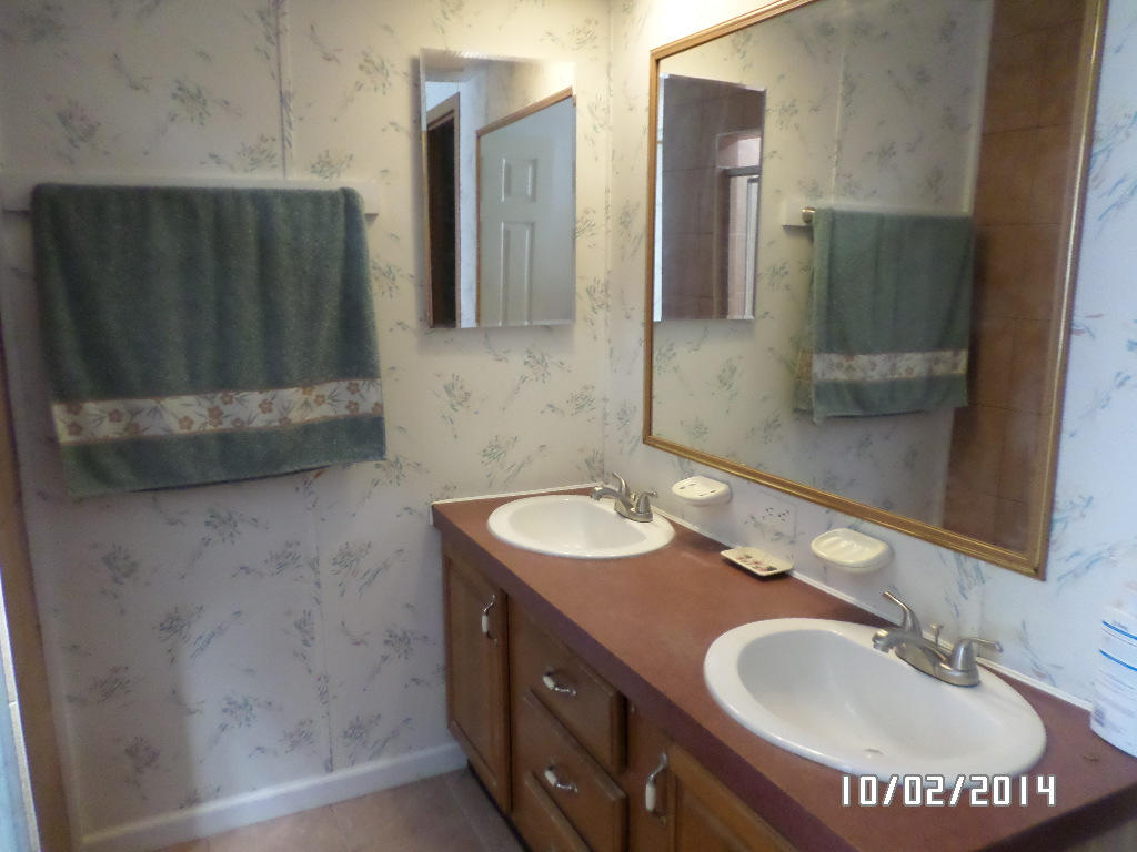 405 Barker Road New Tazewell, TN 37825 - Photo 13 of 22 master bath 1