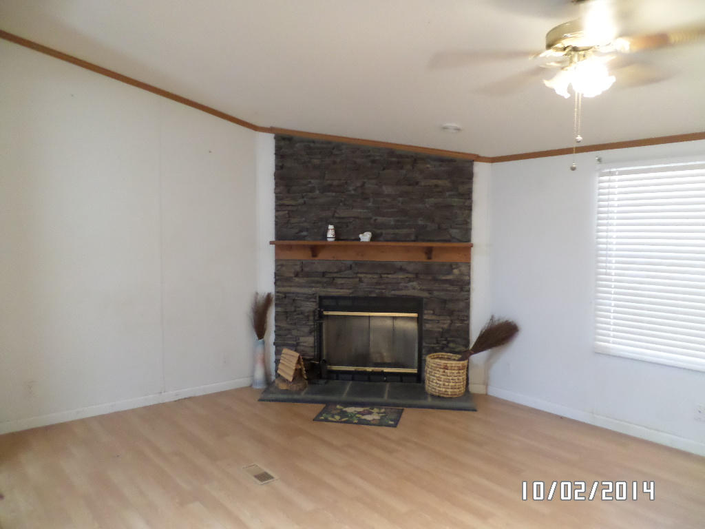 405 Barker Road New Tazewell, TN 37825 - Photo 8 of 22 family room