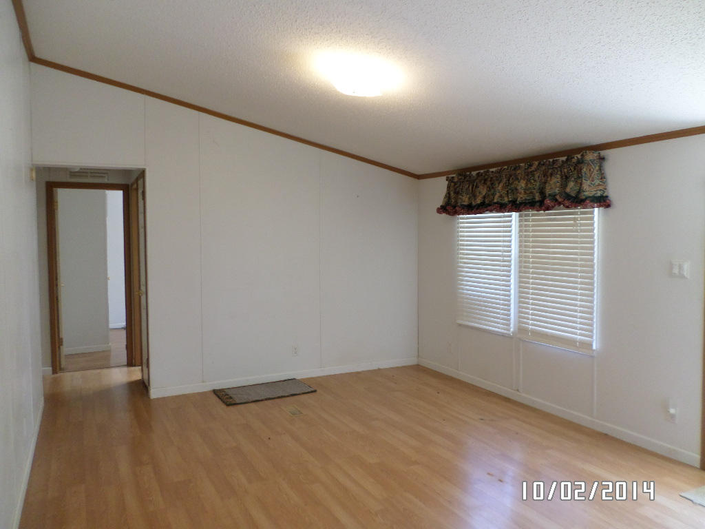 405 Barker Road New Tazewell, TN 37825 - Photo 10 of 22 living room