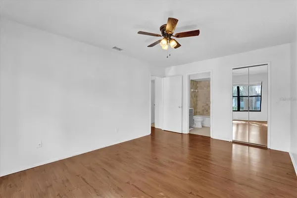 a view of empty room with window