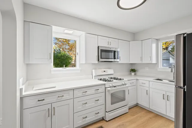 $2,400 | 1307 Highridge Parkway, Westchester, IL 60154