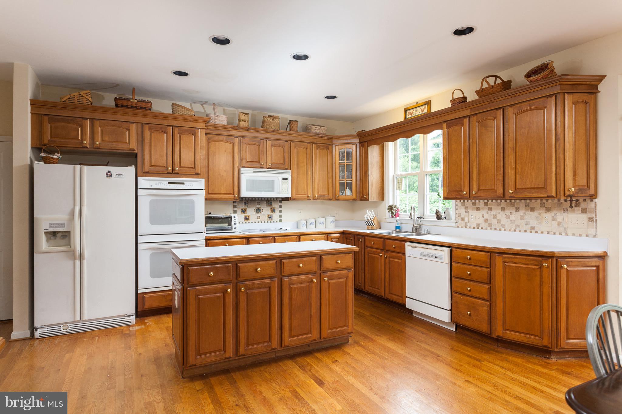 14417 Misty Valley Road Phoenix, MD 21131 - Photo 7 of 33 Gourmet kitchen with center island