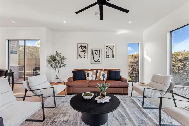 $1,500,000 | 3 Breakwater Bend, Graford, TX 76449