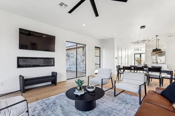 $1,500,000 | 3 Breakwater Bend, Graford, TX 76449