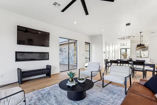 $1,500,000 | 3 Breakwater Bend, Graford, TX 76449