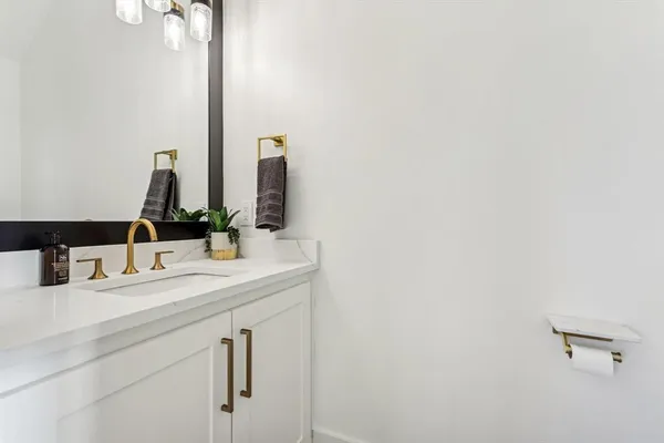 $1,500,000 | 3 Breakwater Bend, Graford, TX 76449