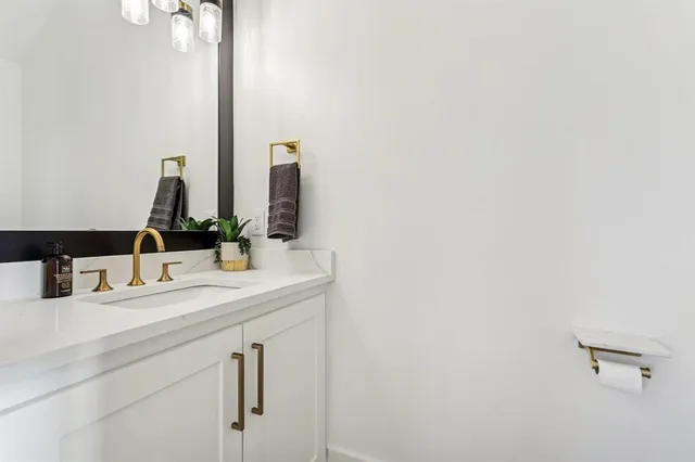 $1,500,000 | 3 Breakwater Bend, Graford, TX 76449