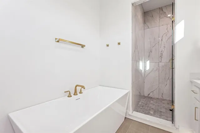 $1,500,000 | 3 Breakwater Bend, Graford, TX 76449