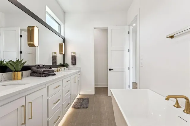 $1,500,000 | 3 Breakwater Bend, Graford, TX 76449