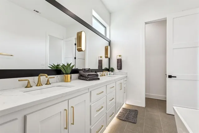 $1,500,000 | 3 Breakwater Bend, Graford, TX 76449