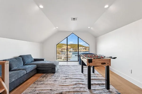 $1,500,000 | 3 Breakwater Bend, Graford, TX 76449