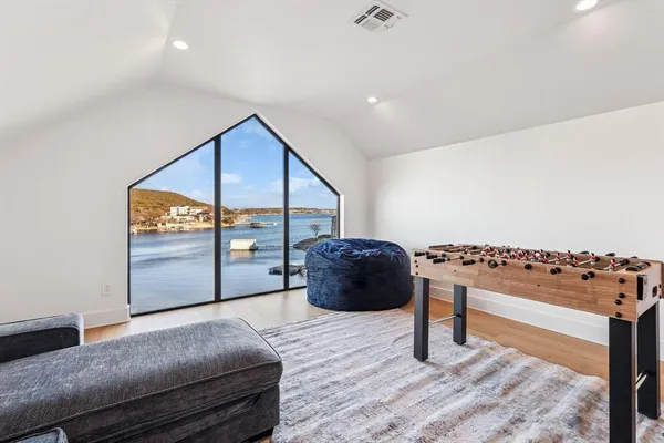 $1,500,000 | 3 Breakwater Bend, Graford, TX 76449