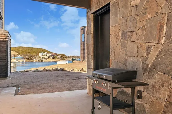 $1,500,000 | 3 Breakwater Bend, Graford, TX 76449