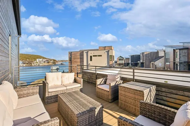 $1,500,000 | 3 Breakwater Bend, Graford, TX 76449