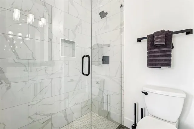 $1,500,000 | 3 Breakwater Bend, Graford, TX 76449