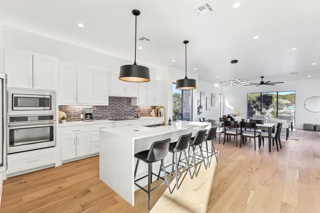 $1,500,000 | 3 Breakwater Bend, Graford, TX 76449