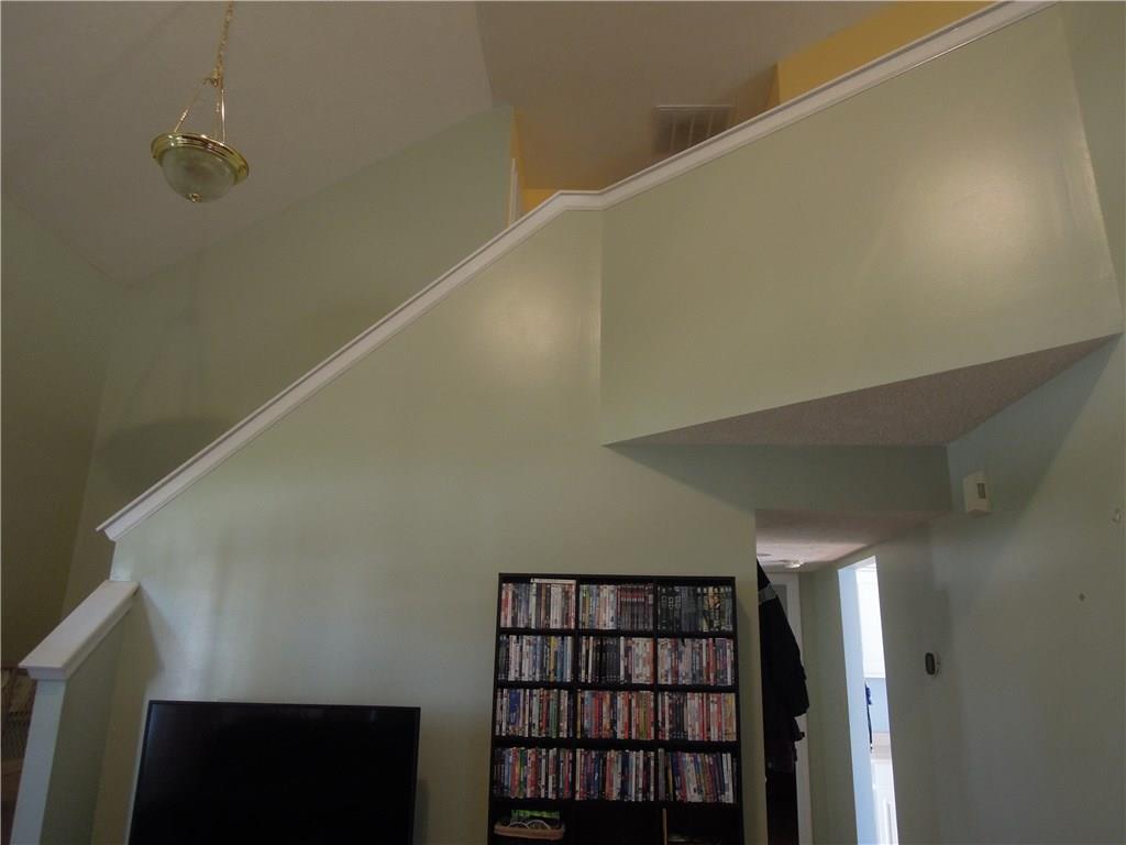 5827 Decatur Ridge Drive Indianapolis, IN 46221 - Photo 4 of 29
