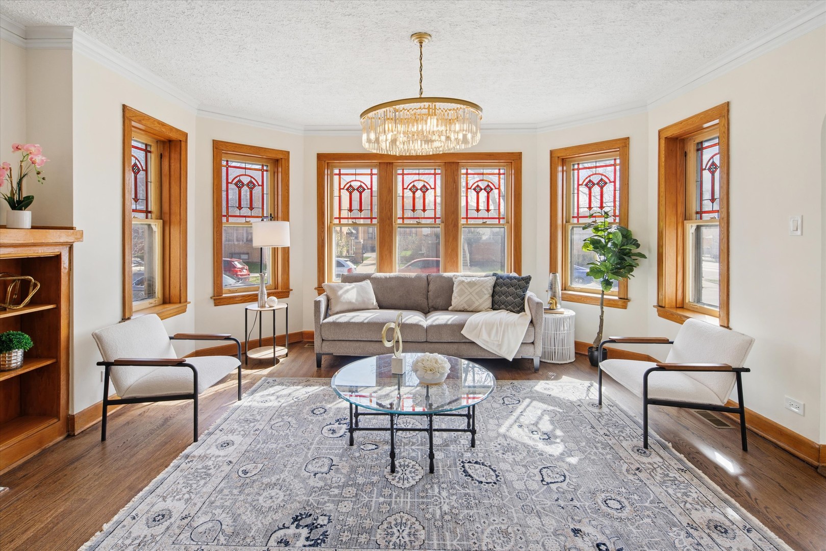5604 North Mango Avenue Chicago, IL 60646 - Photo 3 of 20 a living room with furniture and a window
