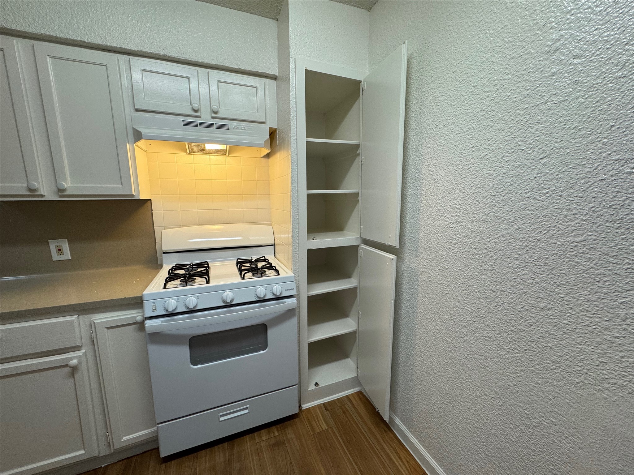 4810 West Wind Trail, Unit 102 Austin, TX 78745 - Photo 7 of 23 a kitchen with a stove and a microwave