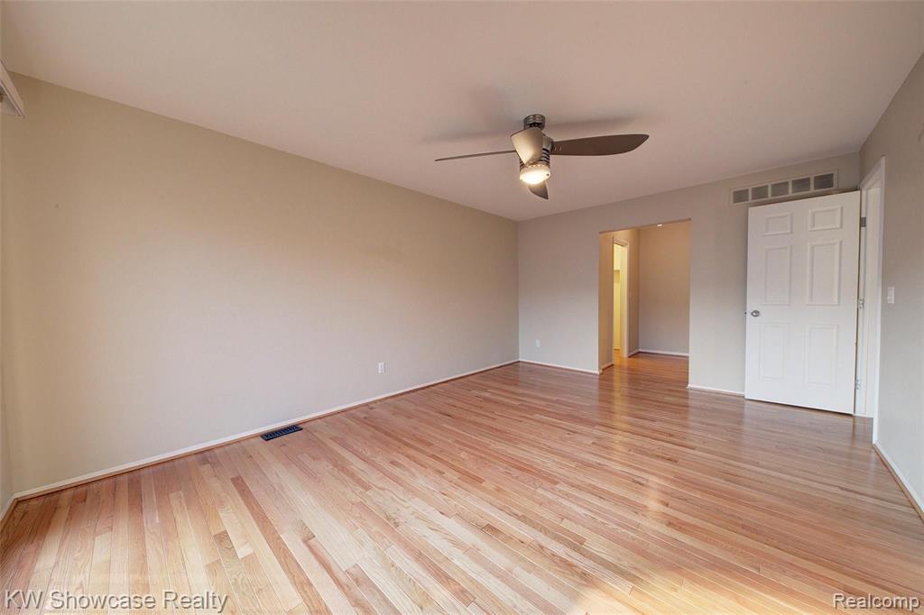 23163 Farmington Road Farmington, MI 48336 - Photo 22 of 44