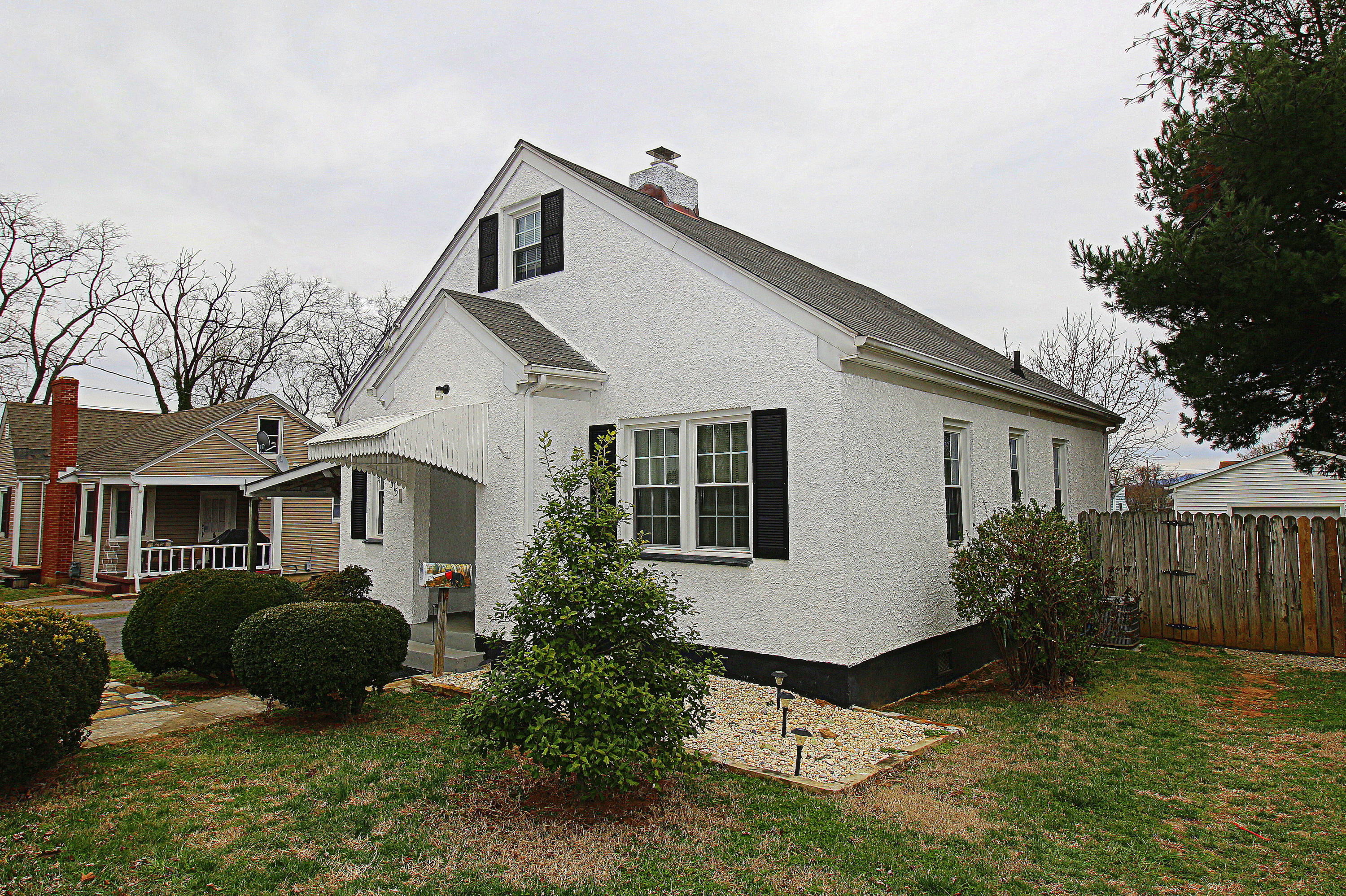 515 Liberty Road Northeast Roanoke, VA 24012 - Photo 1 of 35 300 dpi56