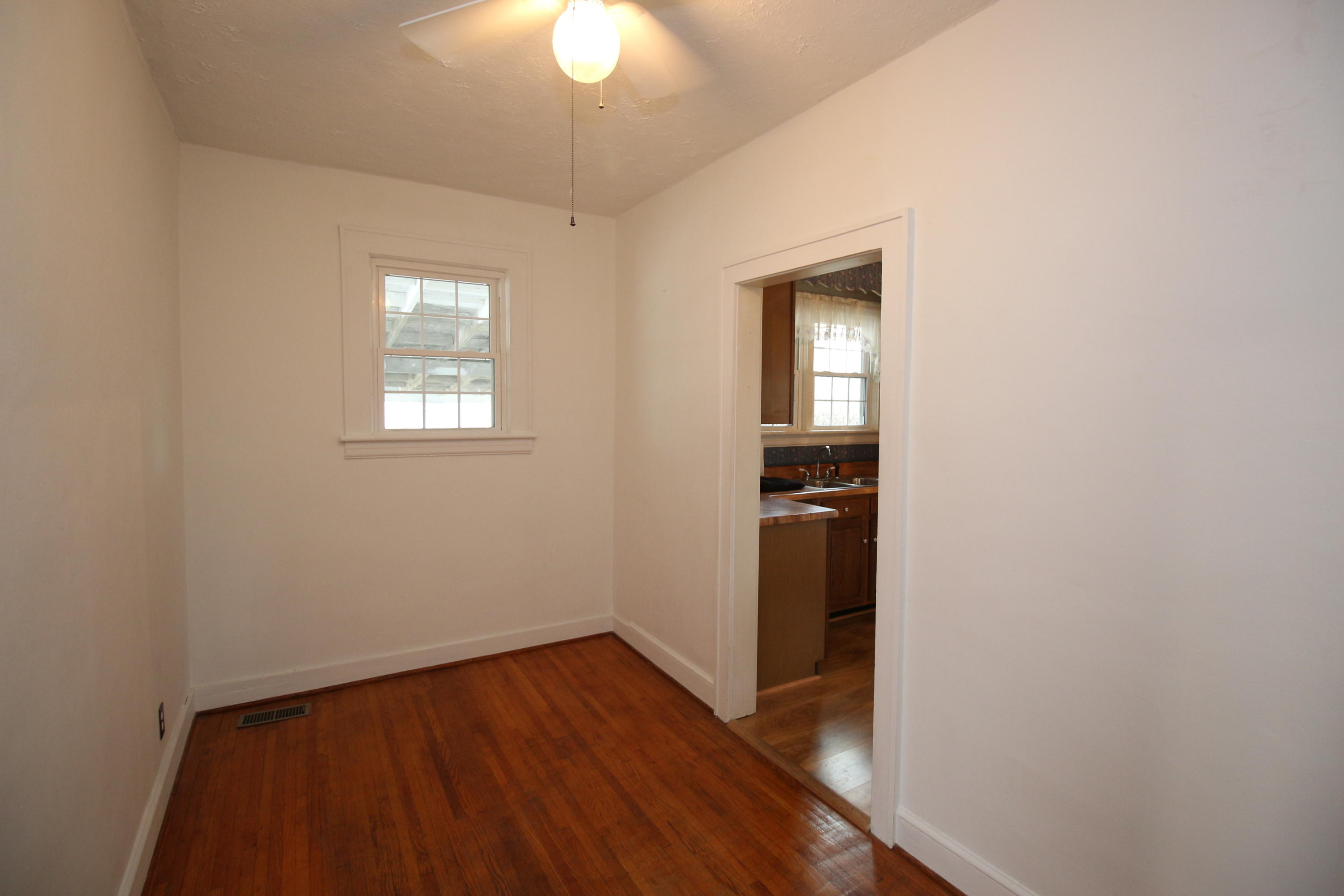 515 Liberty Road Northeast Roanoke, VA 24012 - Photo 13 of 35 300 dpi7