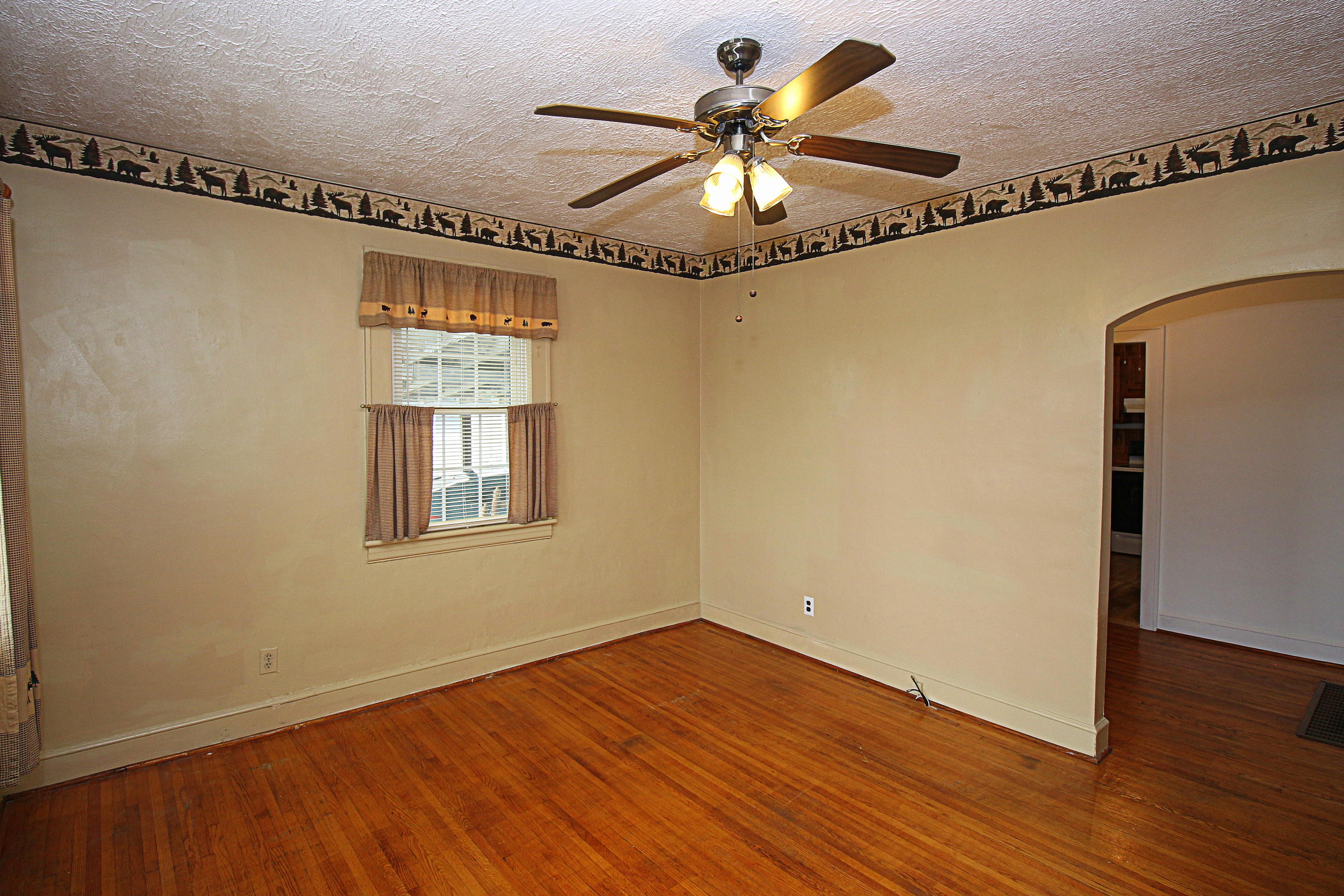 515 Liberty Road Northeast Roanoke, VA 24012 - Photo 3 of 35 300 dpi1