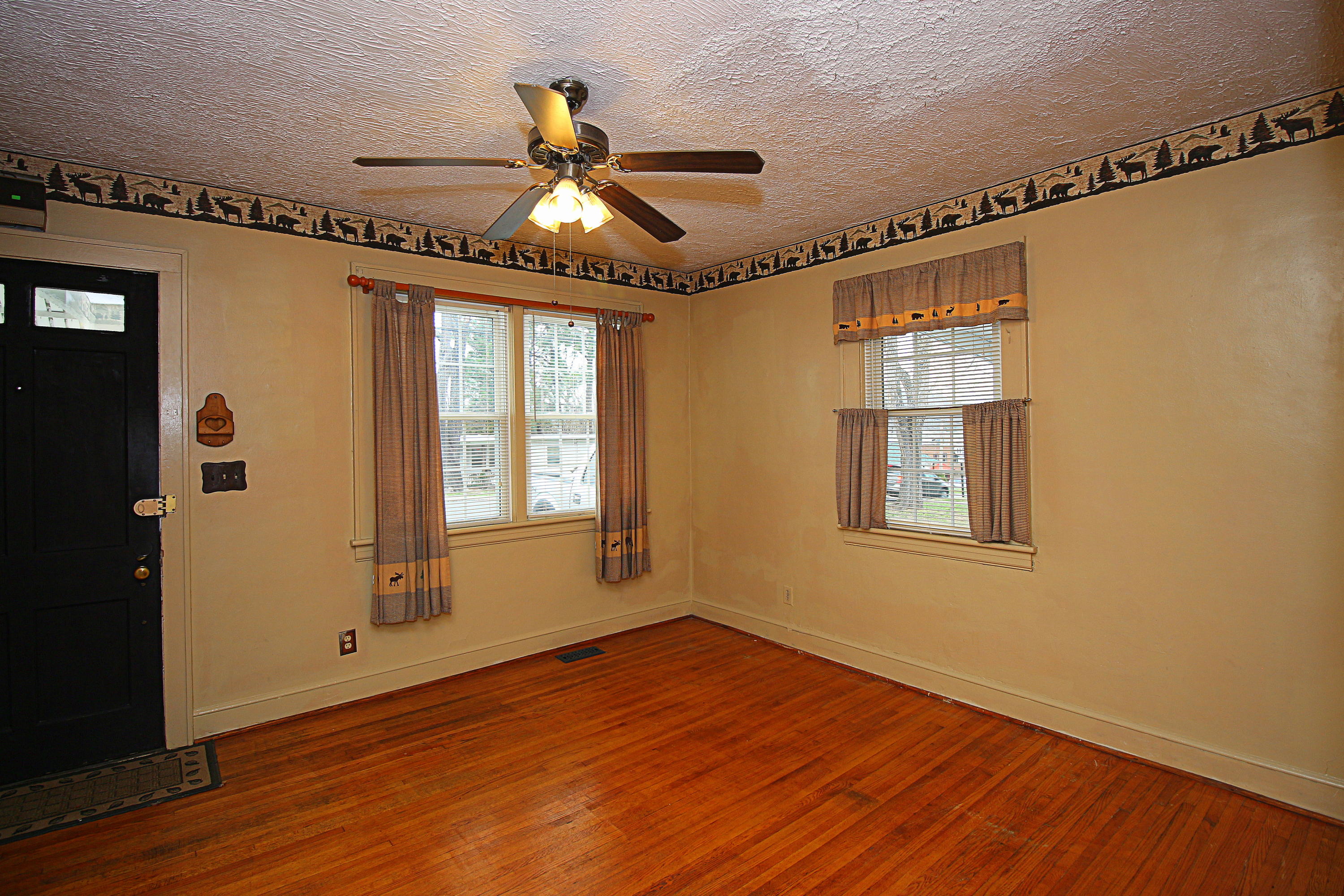 515 Liberty Road Northeast Roanoke, VA 24012 - Photo 4 of 35 300 dpi2