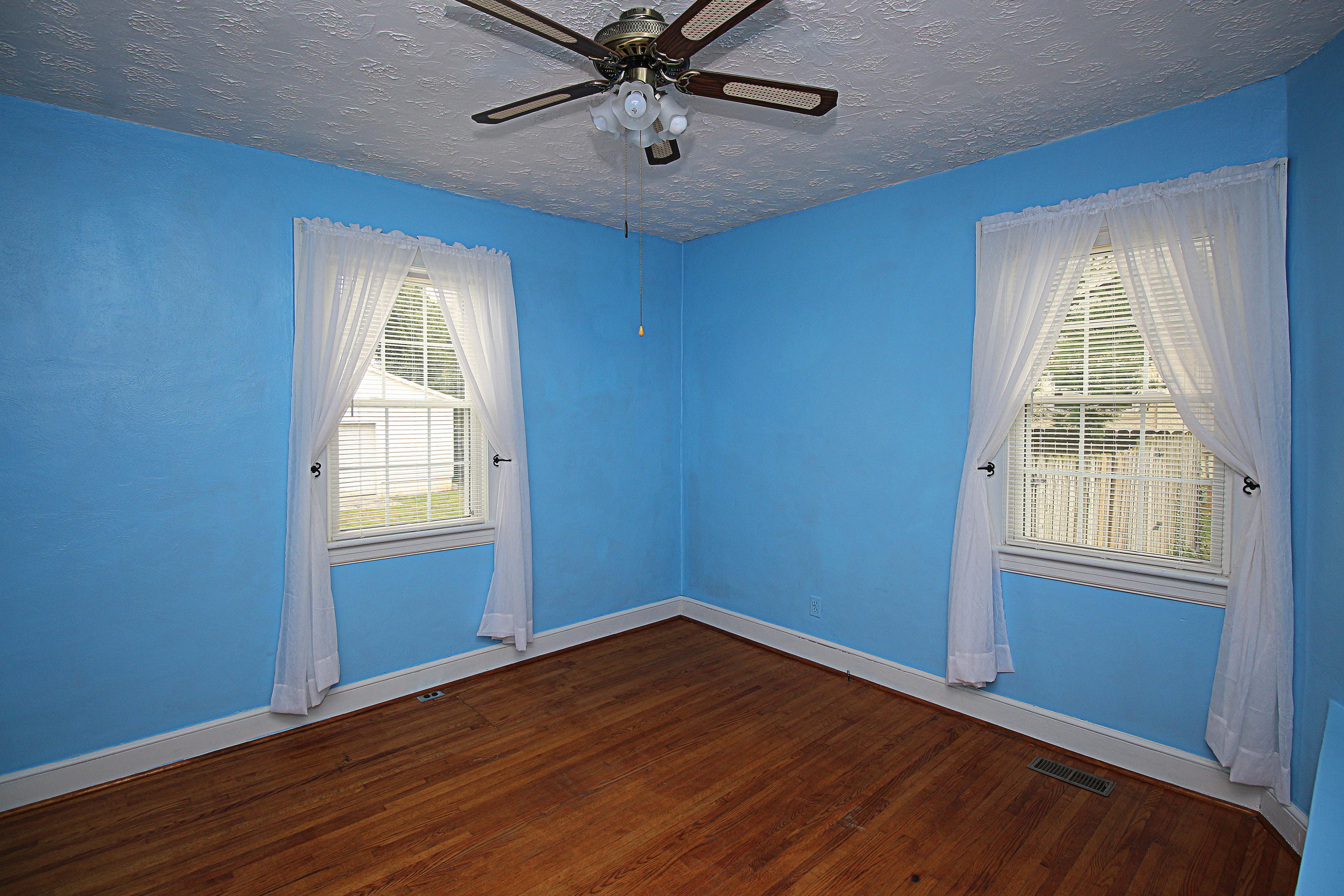 515 Liberty Road Northeast Roanoke, VA 24012 - Photo 10 of 35 300 dpi4