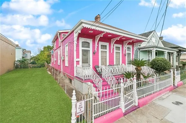 $1,800 | 2127 Simon Bolivar Avenue, New Orleans, LA 70113