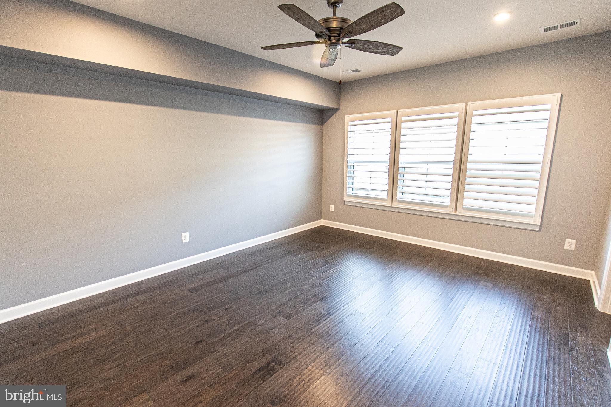 22304 Seabring Terrace Ashburn, VA 20148 - Photo 13 of 35