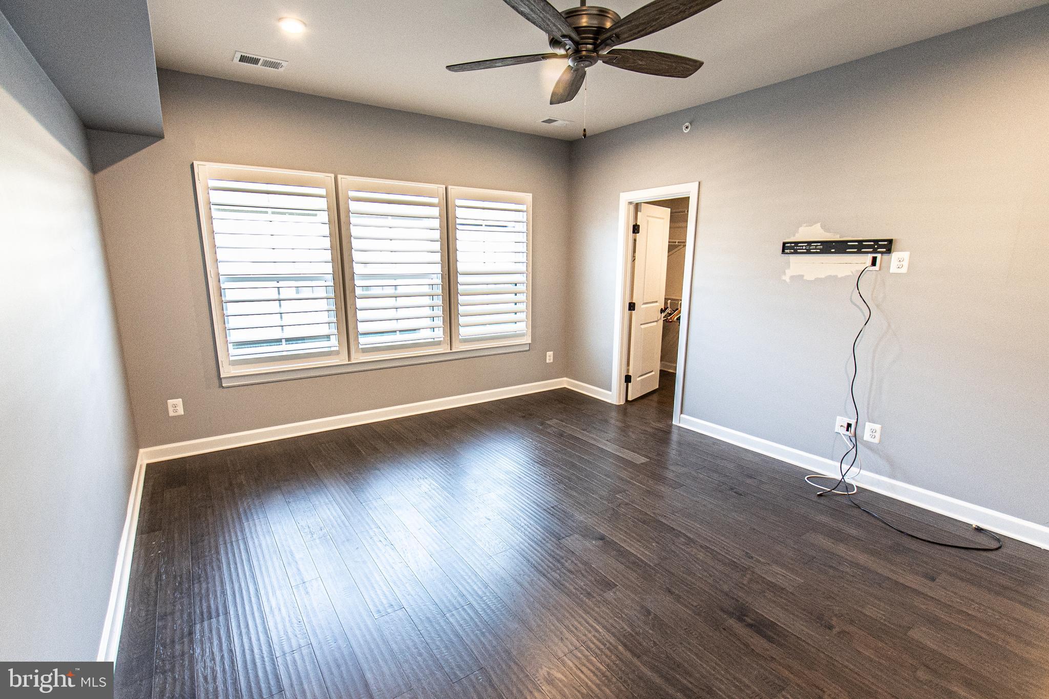 22304 Seabring Terrace Ashburn, VA 20148 - Photo 14 of 35