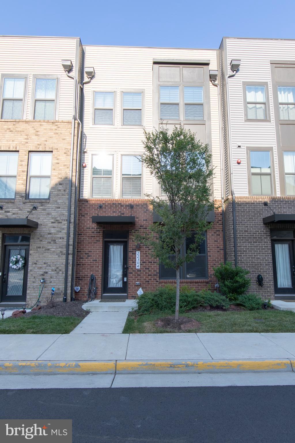 22304 Seabring Terrace Ashburn, VA 20148 - Photo 2 of 35