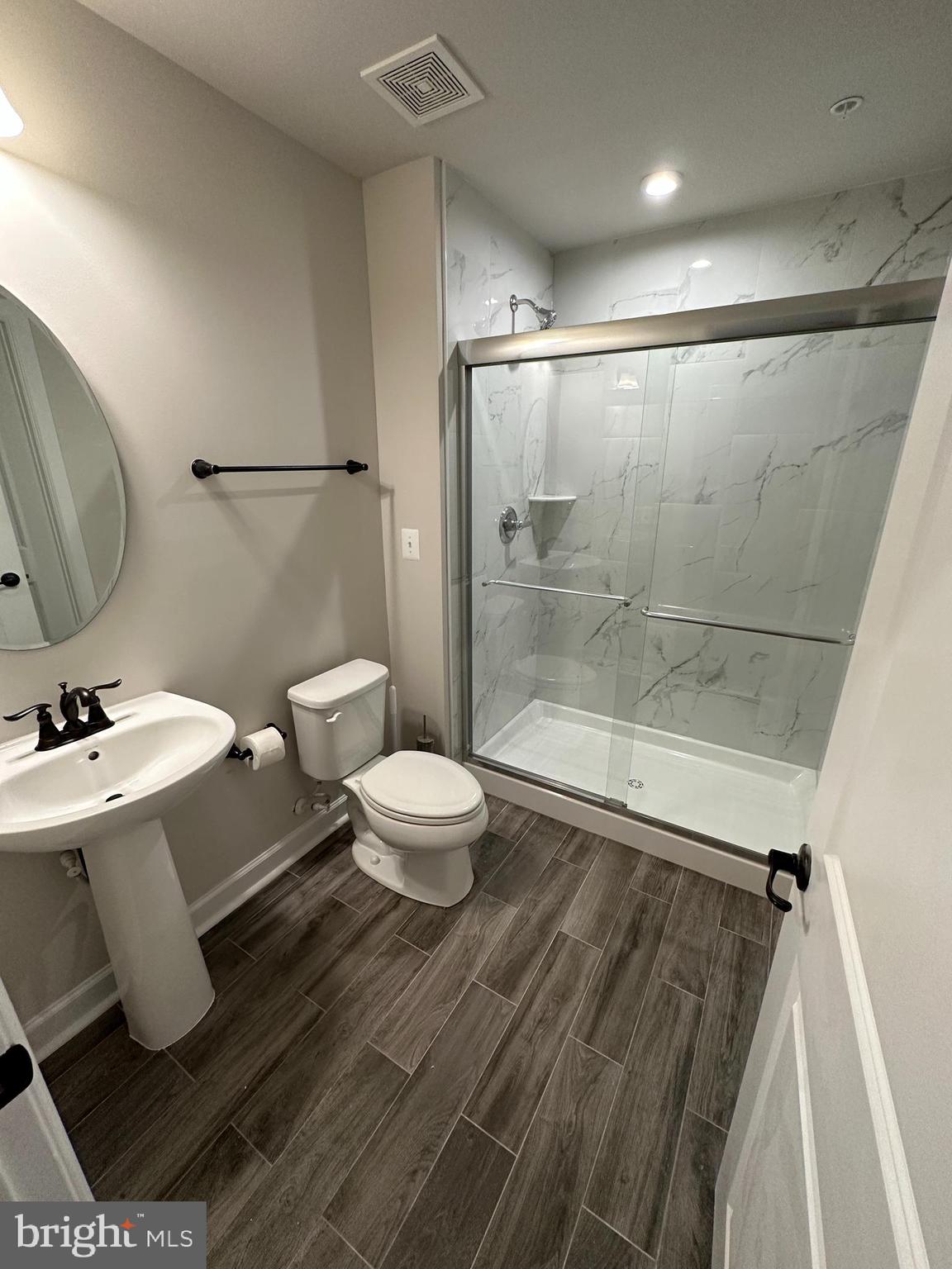 22304 Seabring Terrace Ashburn, VA 20148 - Photo 32 of 35